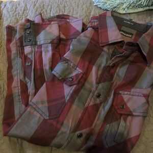 Men’s fitted dress shirt